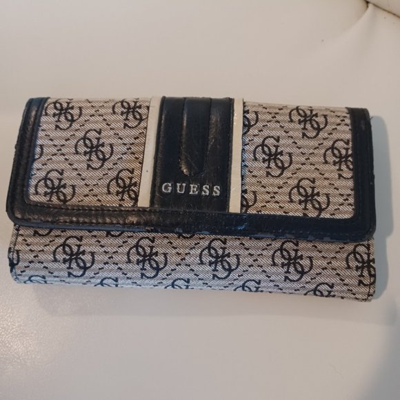 Guess Wallet Clutch - 22 Pockets / two zippers. Snap Closure. Black / Grey - Picture 1 of 5